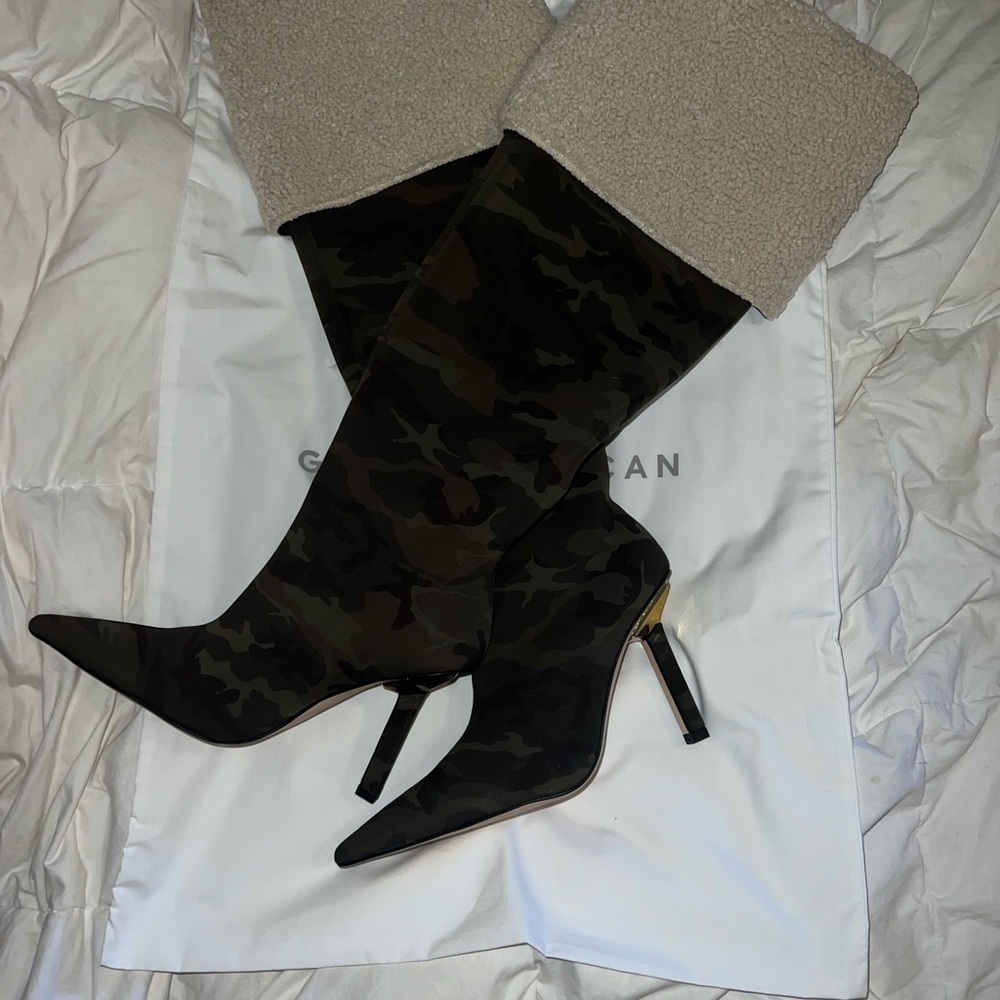 Good American High Kickstand Camo Boot 6.5 NWT sold out!!!